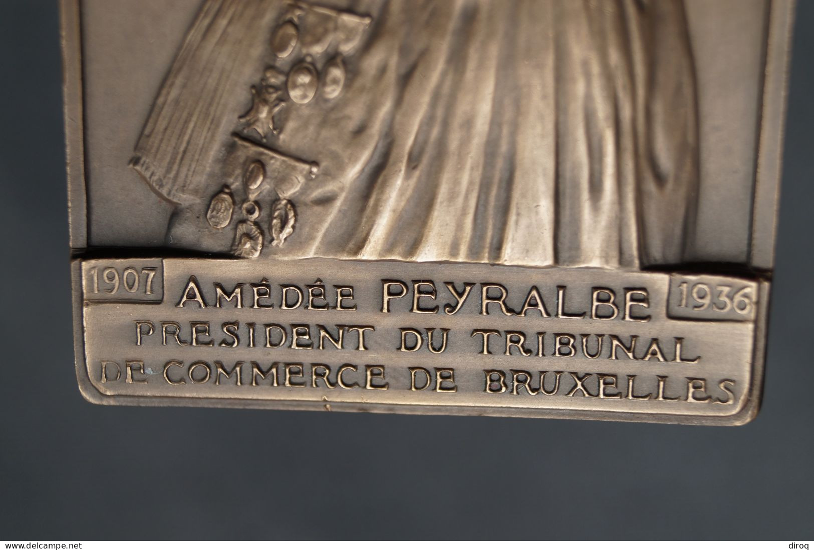 Ancien Bronze Signé Jul. Goessens,à Amédée Peyralbe,1907-1936,Tribunal De Bruxelles,80 Mm./55 Mm. - Bronzen