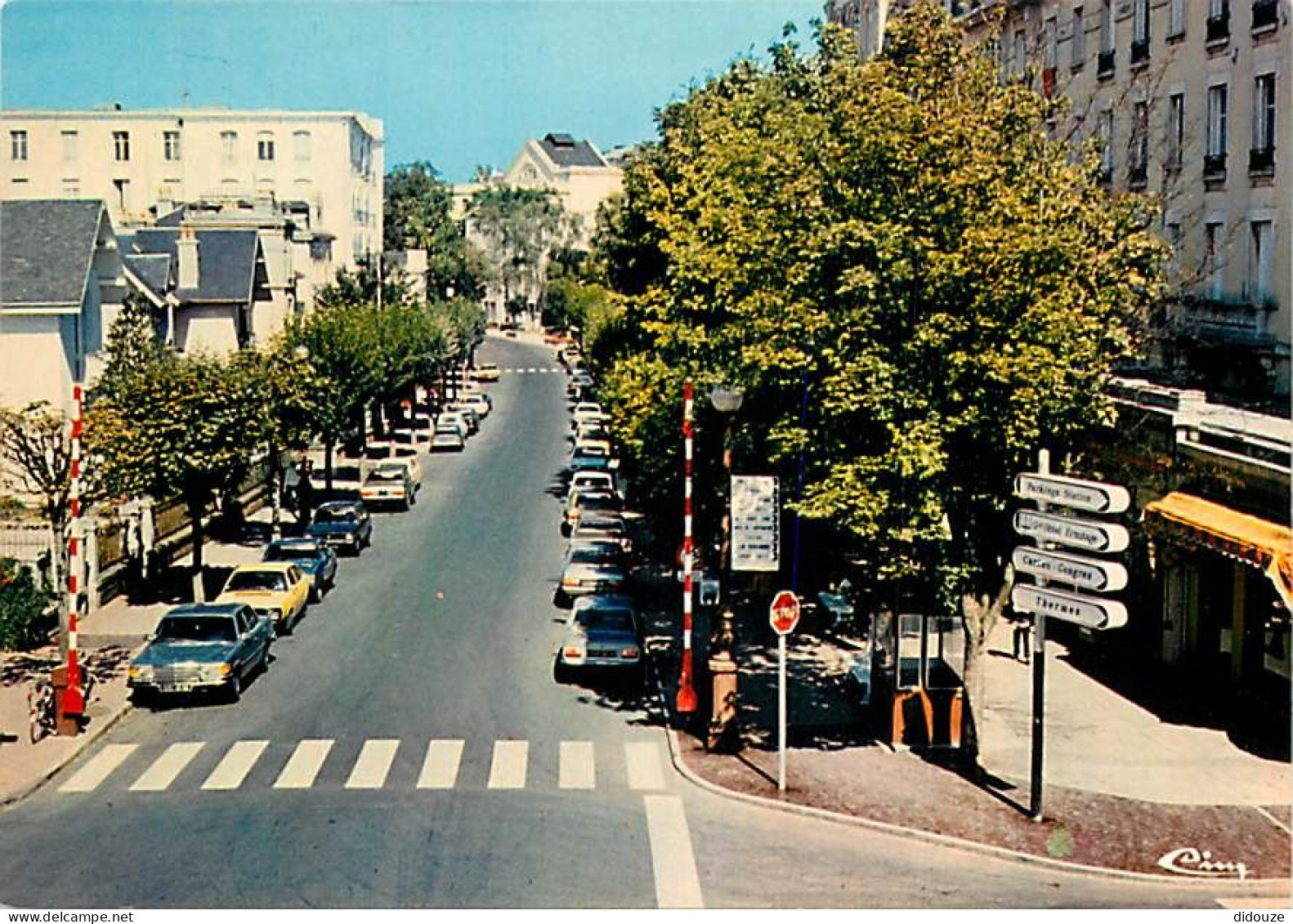 Automobiles - Vittel - L'Avenue Bouloumié - Carte Neuve - CPM - Voir Scans Recto-Verso - Voitures De Tourisme