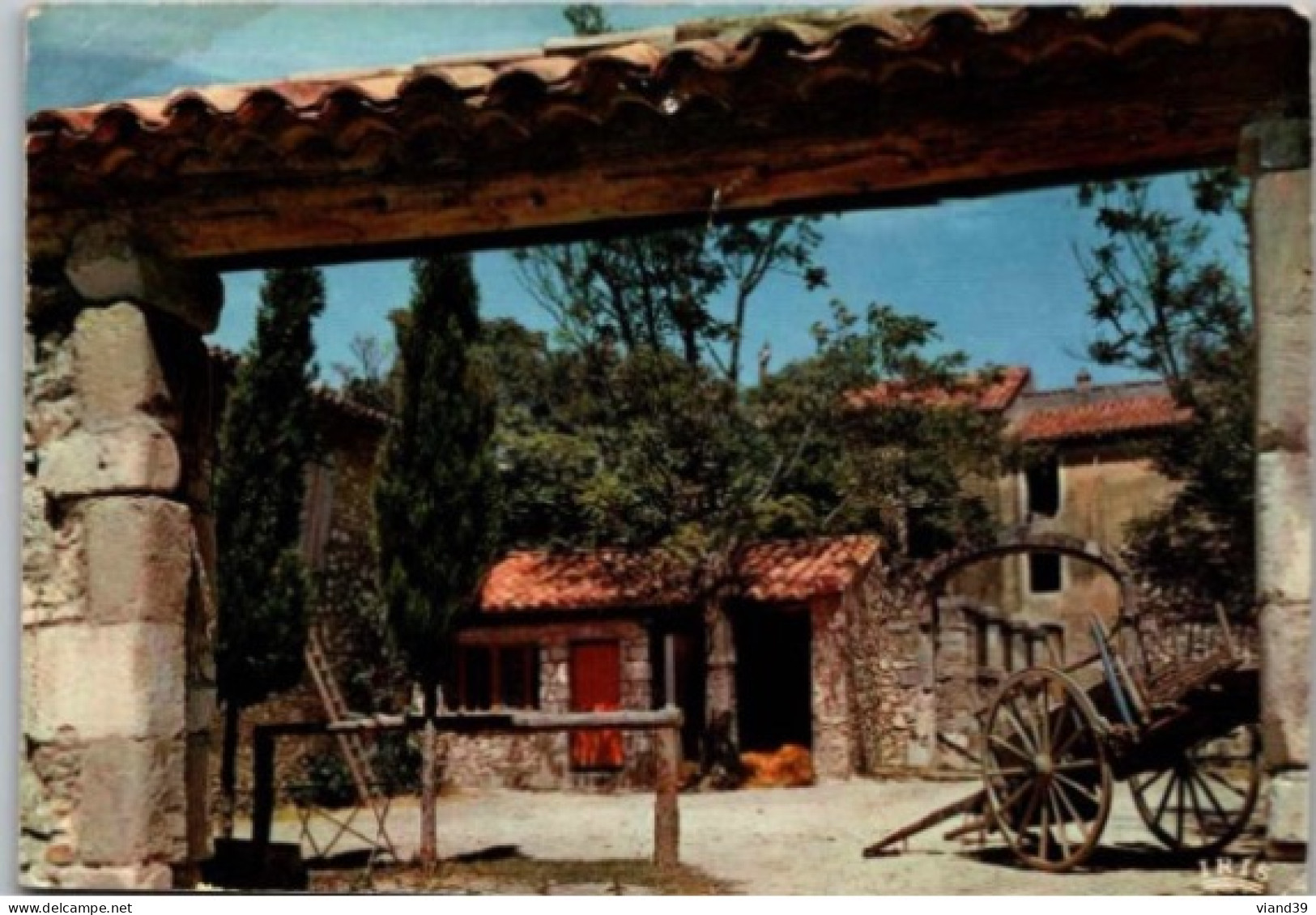 L'entrée D'un Mas Provençal.  -  Cachet Poste 1972 - Provence-Alpes-Côte D'Azur