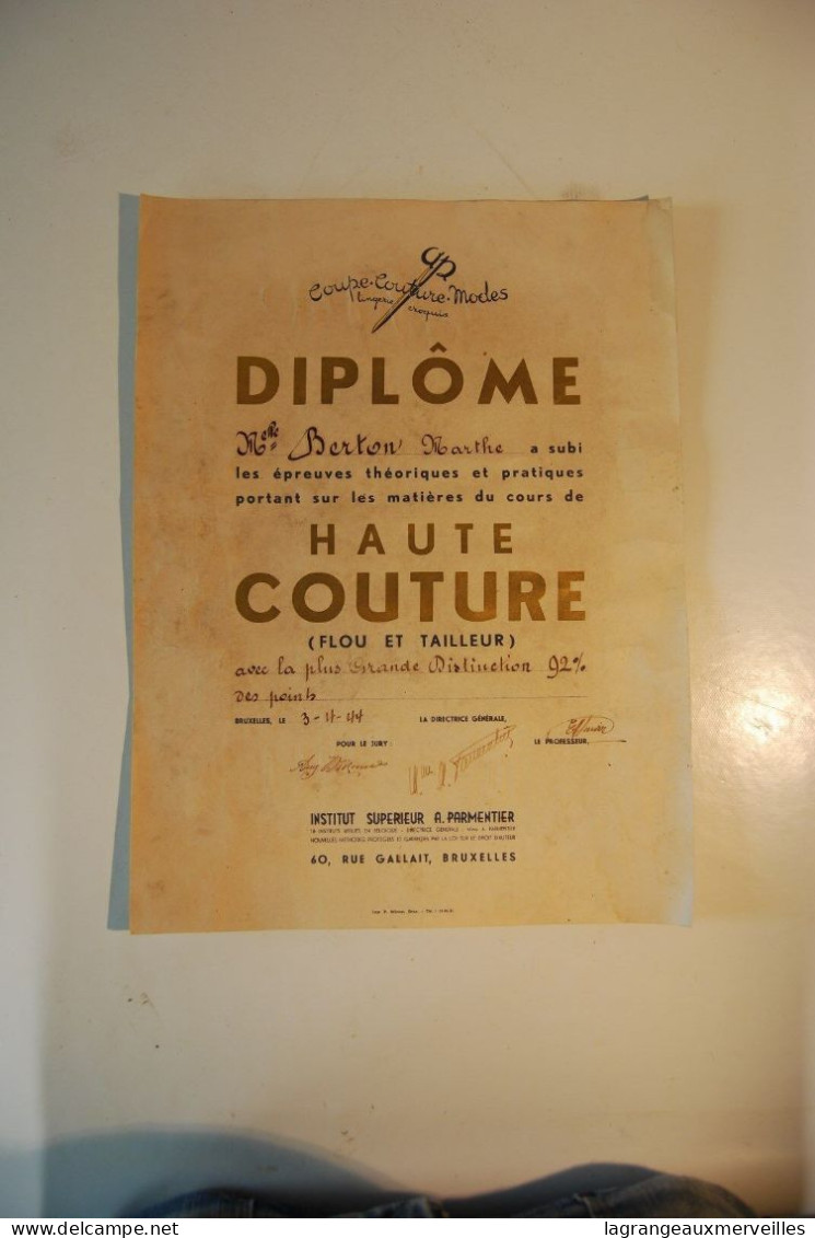 A1 Diplome De Haute Couture - Flou Et Tailleur - 1940 - Parmentier Bruxelles - Diplômes & Bulletins Scolaires