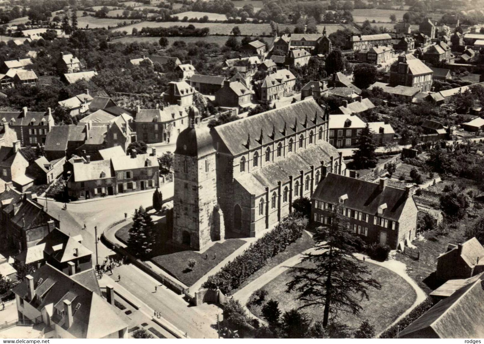 50 , Cpsm  En Avion Au Dessus De DUCEY , 4  , L'Eglise , Vue Générale   (13793) - Ducey