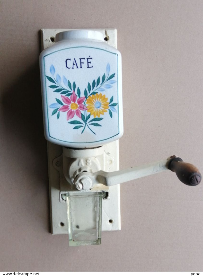 UN MOULIN A CAFE MURAL SUR SOCLE EN BOIS - AS- - Antike Werkzeuge
