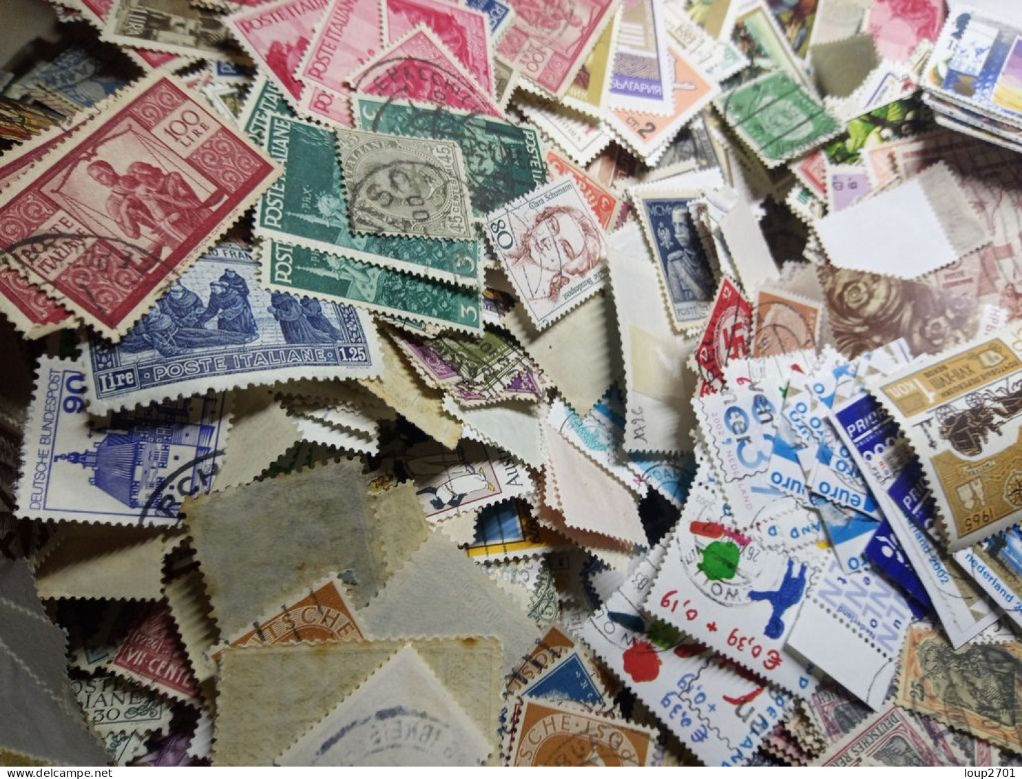 DM920 LOT 1.2KG TIMBRES DU MONDE SANS PAPIER (ENVIRON 15000 TIMBRES) COTE++ DEPART 10€ - Mezclas (min 1000 Sellos)