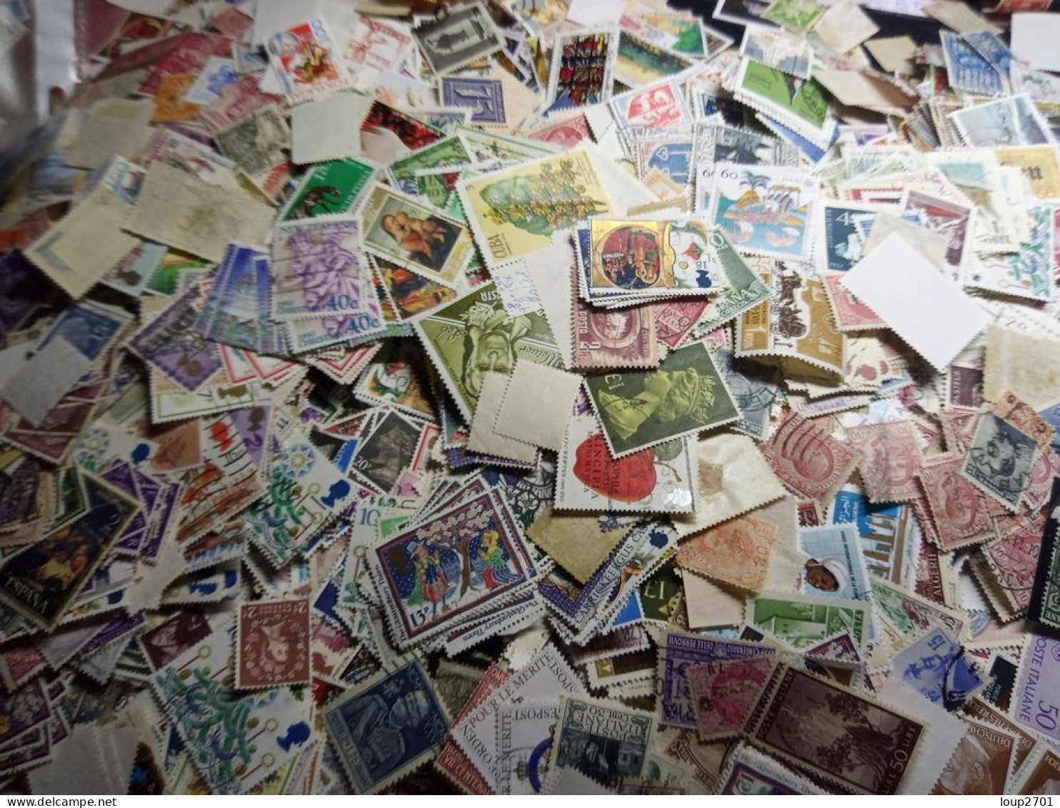 DM920 LOT 1.2KG TIMBRES DU MONDE SANS PAPIER (ENVIRON 15000 TIMBRES) COTE++ DEPART 10€