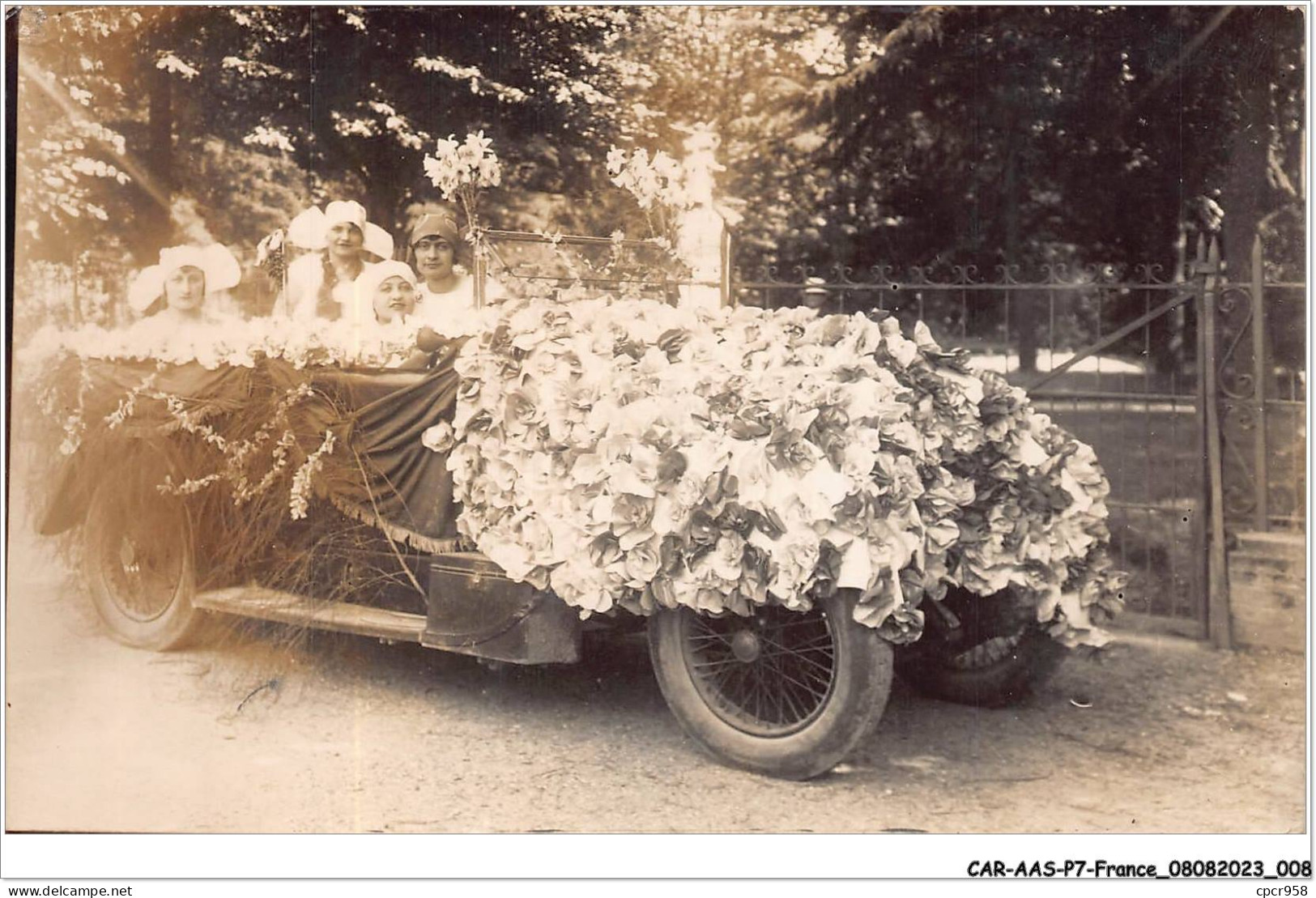 CAR-AASP7-0481 - FRANCE - CARTE PHOTO - A IDENTIFIER - FAMILLE EN VOITURE - Photos