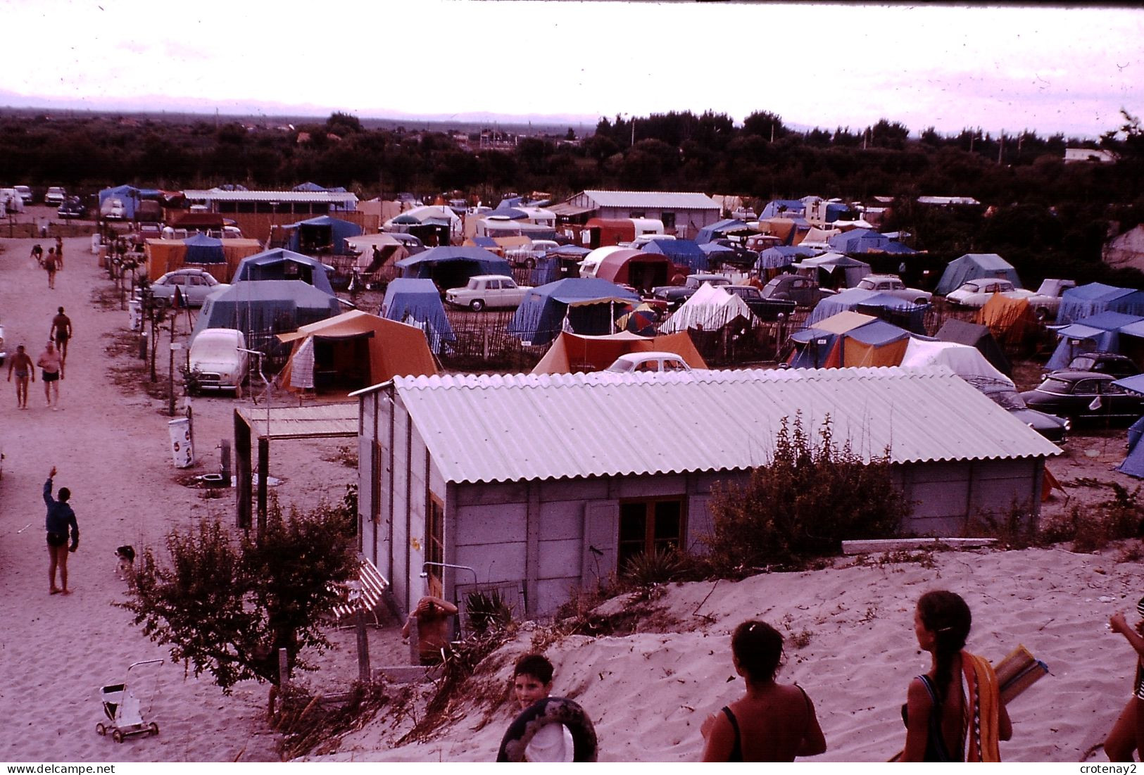 Photo Diapo Diapositive Slide à Situer Camping Renault 4L Dyna Panhard En 1964 VOIR ZOOM - Diapositives