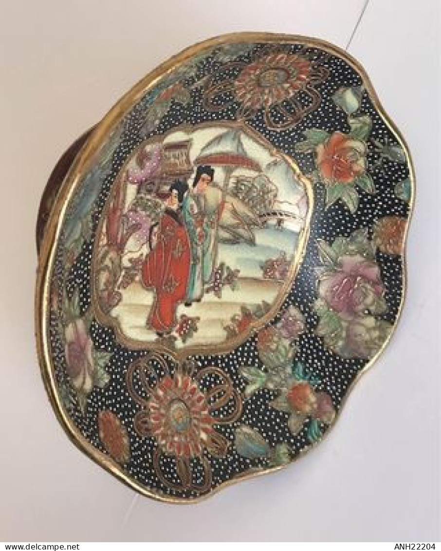 Coupe Piédestal En Porcelaine Satsuma, Coupelle De Forme Ronde - Japon, Milieu 20ème Siècle - Asiatische Kunst