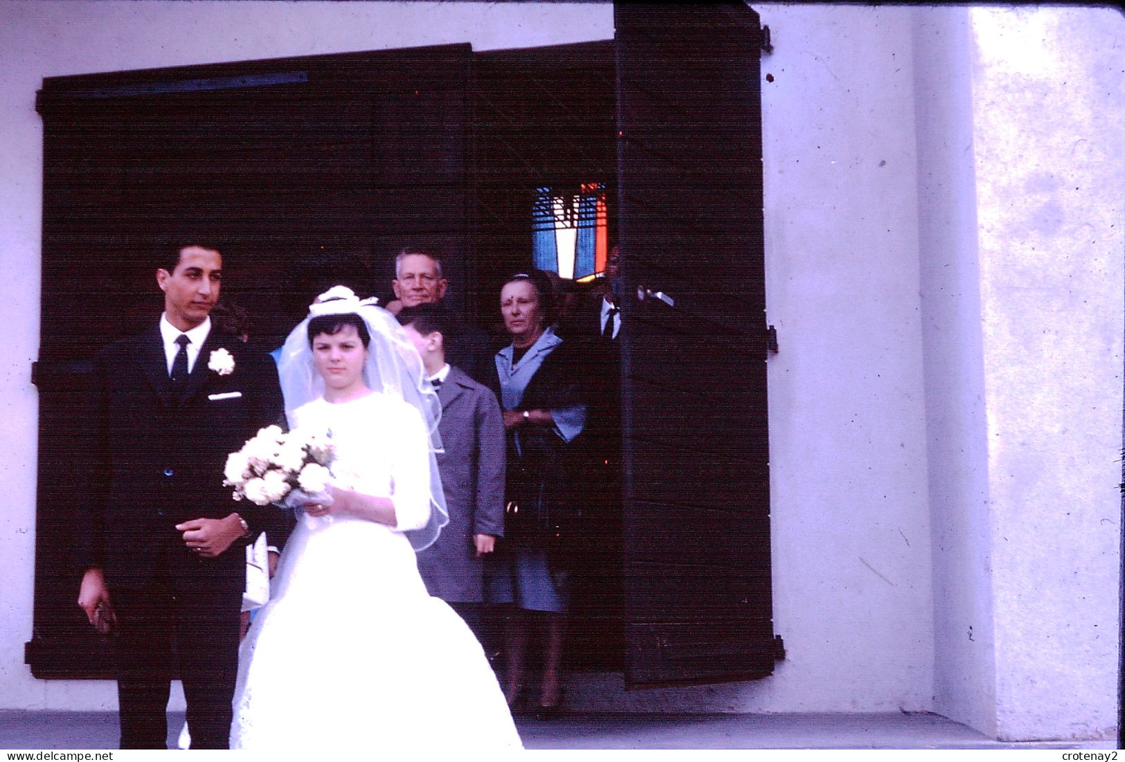 Photo Diapo Diapositive Slide MARIAGE à Situer Couple De Jeunes Mariés En 1963 VOIR ZOOM - Diapositives