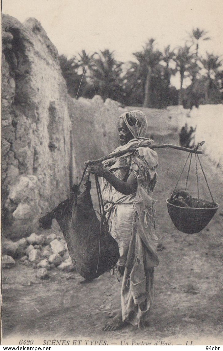 CPA ( Metier) SCENES ET TYPES Le Porteur D Eau  ( B.bur Theme) - Vendedores Ambulantes