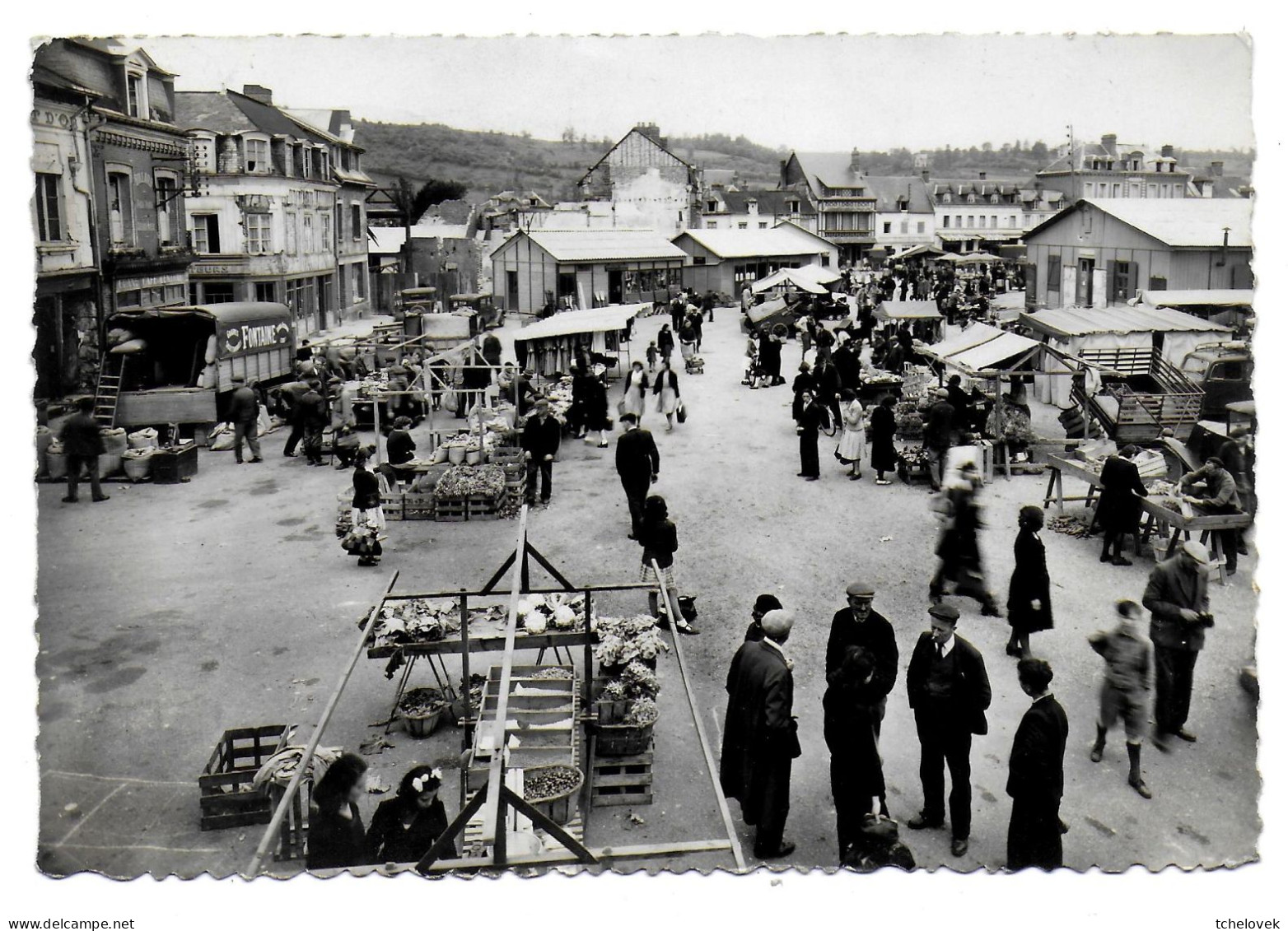 (27). SM. Duclair. (1) La Place Jour De Marché 1948 Annimée++ - Duclair