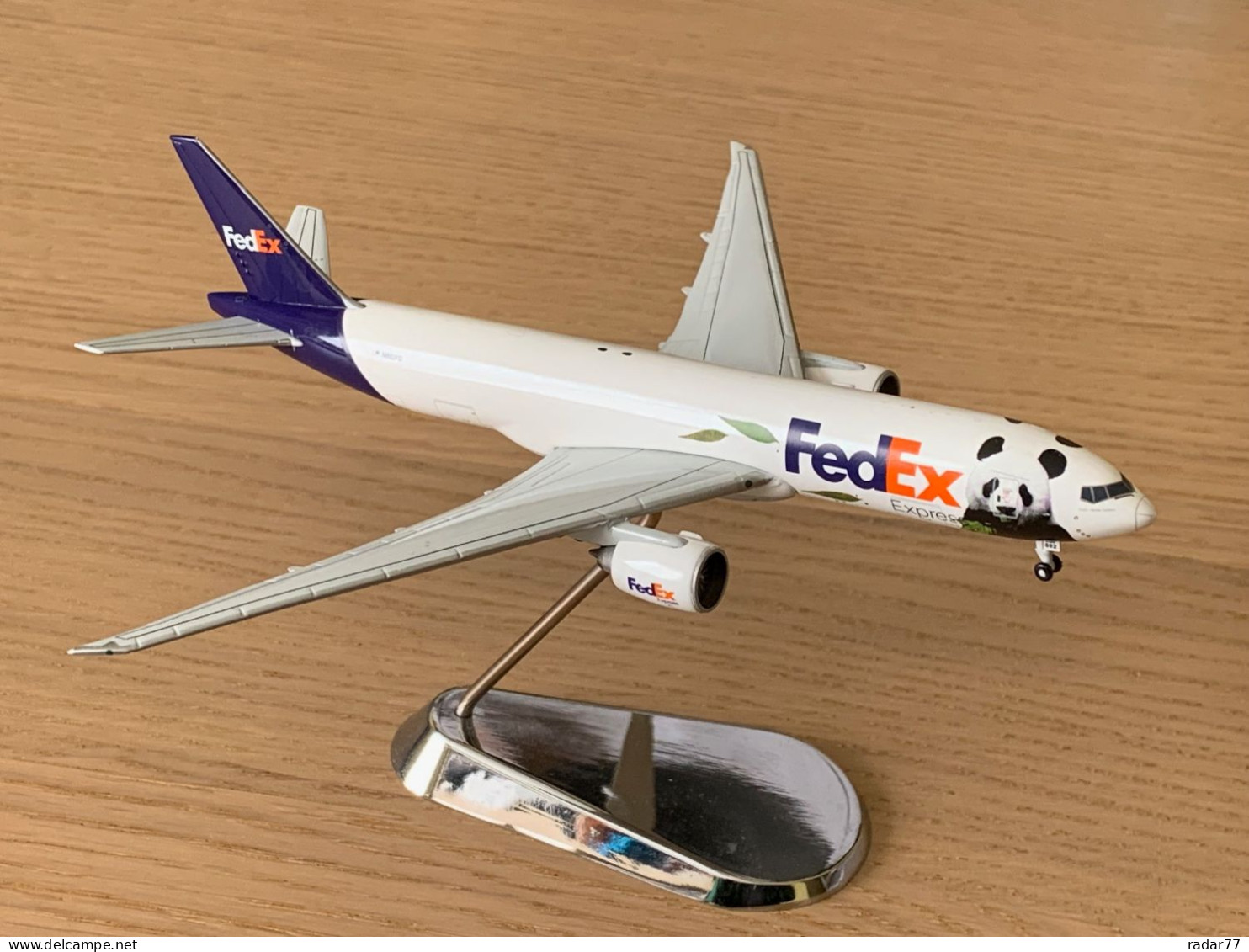 Modèle Réduit Boeing B777 FedEx - Livrée Panda - En Acier - échelle 1/400 - Avec Support - Aerei E Elicotteri