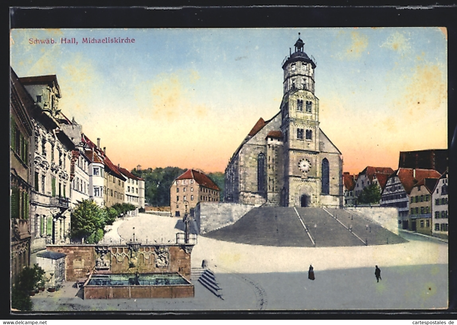 AK Schwäbisch Hall, Michaeliskirche Und Passanten Auf Dem Platz  - Schwaebisch Hall