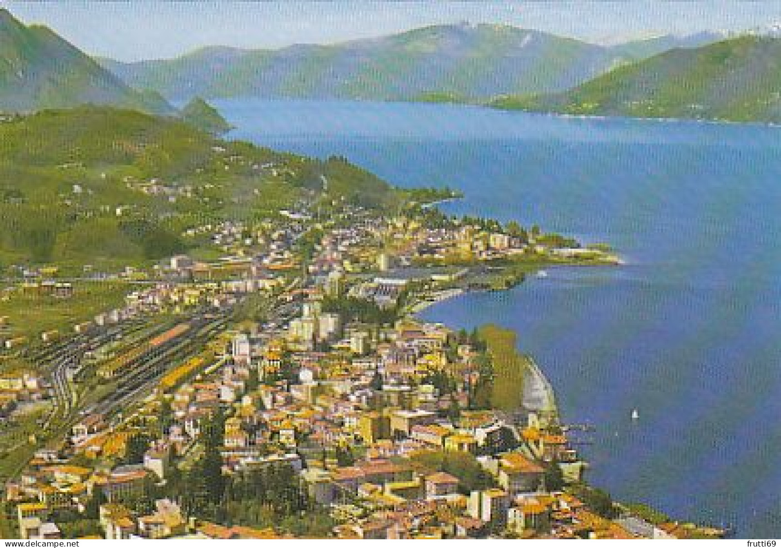 AK 212735 ITALY - Luino - Luino