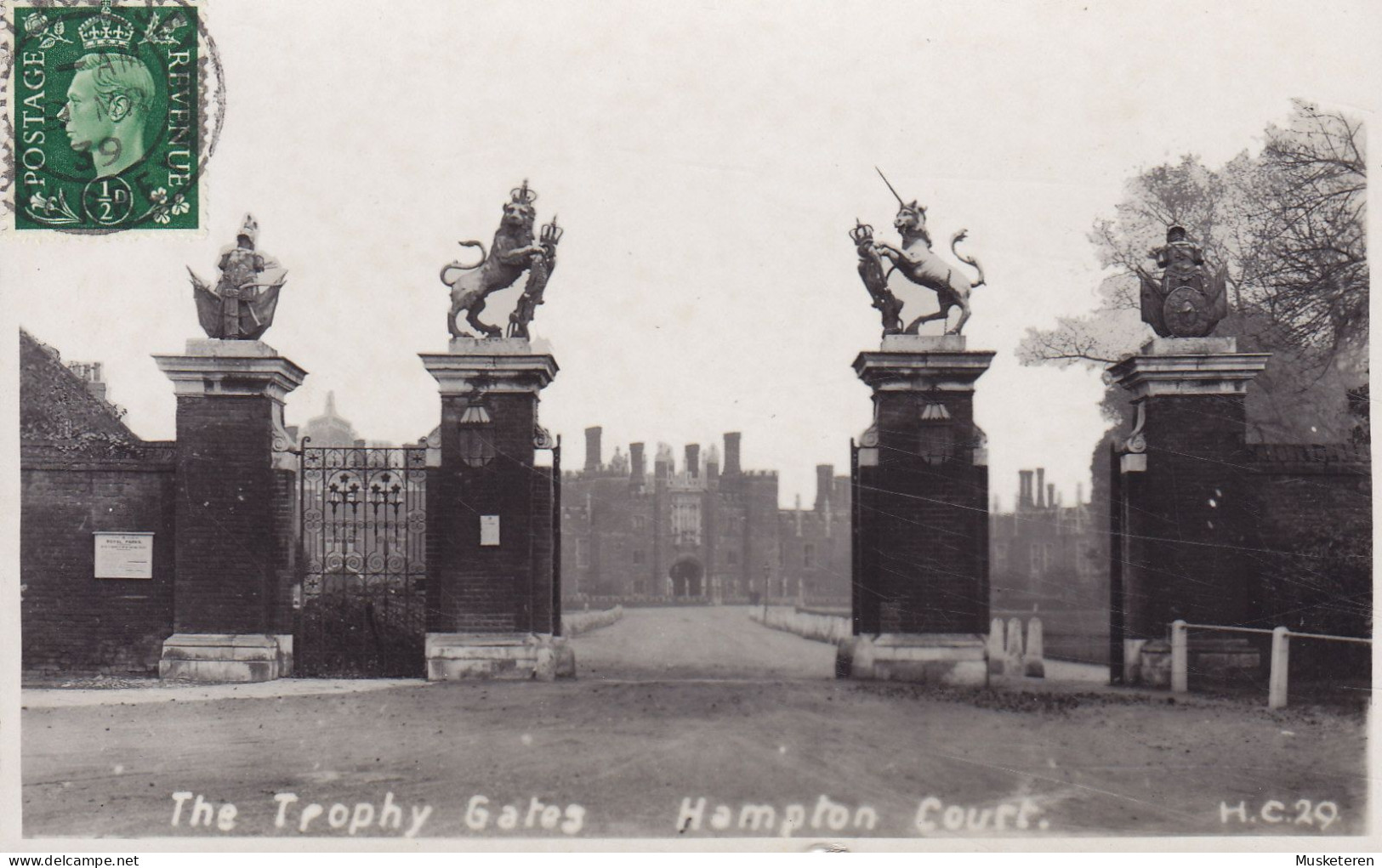 United Kingdom PPC The Trophy Gates Hampton Court Maximum Frontside Franking AMESBURY Salisbury 1939 Echte Real Photo - Hampton Court