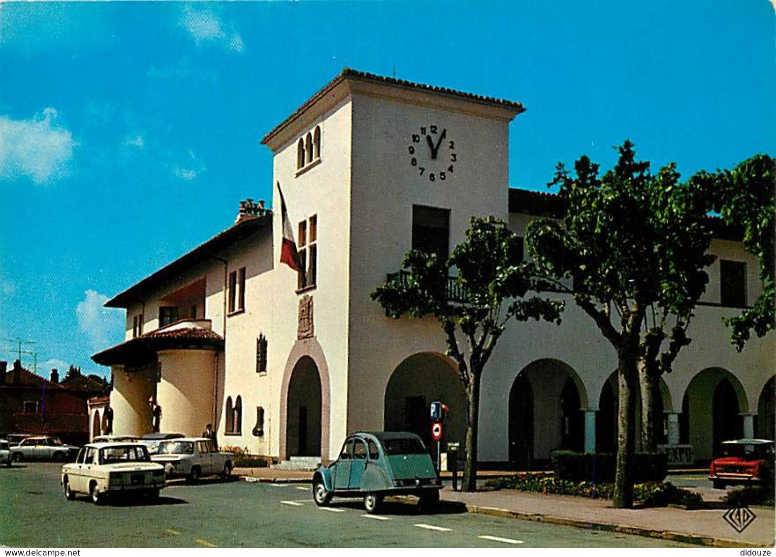 Automobiles - Anglet - L'Hôtel De Ville - 2CV - CPM - Carte Neuve - Voir Scans Recto-Verso - Voitures De Tourisme