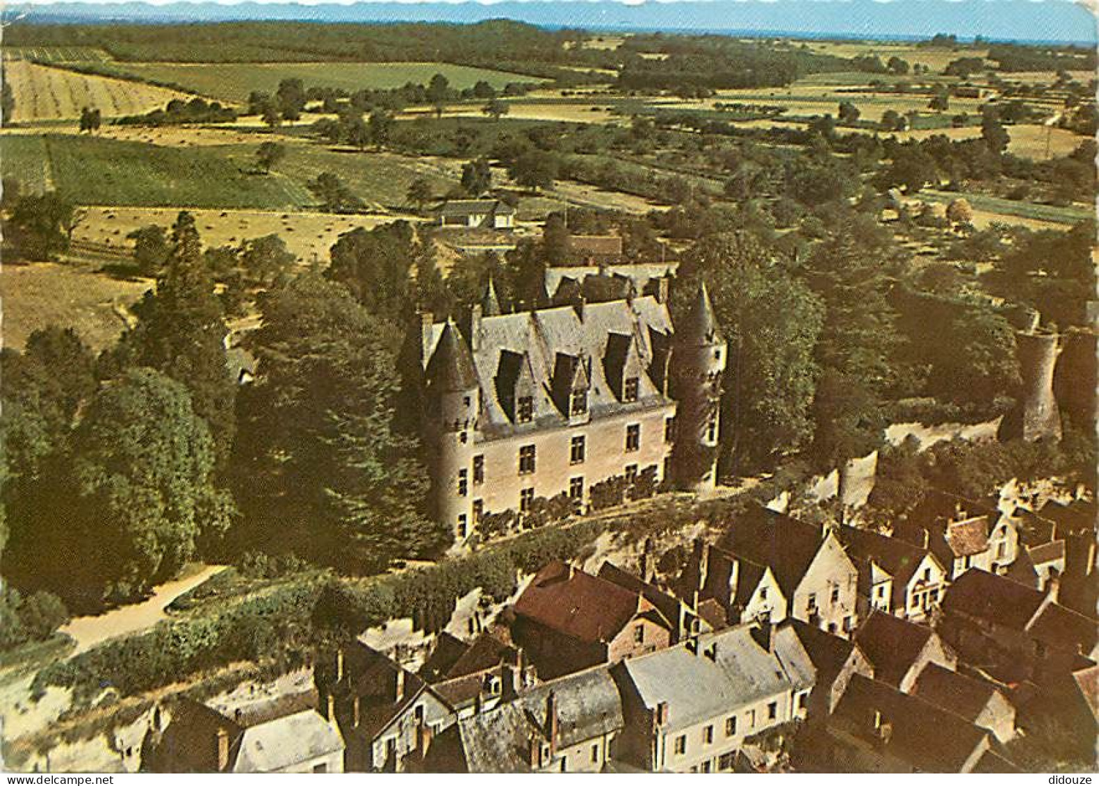 37 - Montrésor - Le Château - Les Vieilles Tours - Vue Aérienne - CPM - Voir Scans Recto-Verso - Montrésor