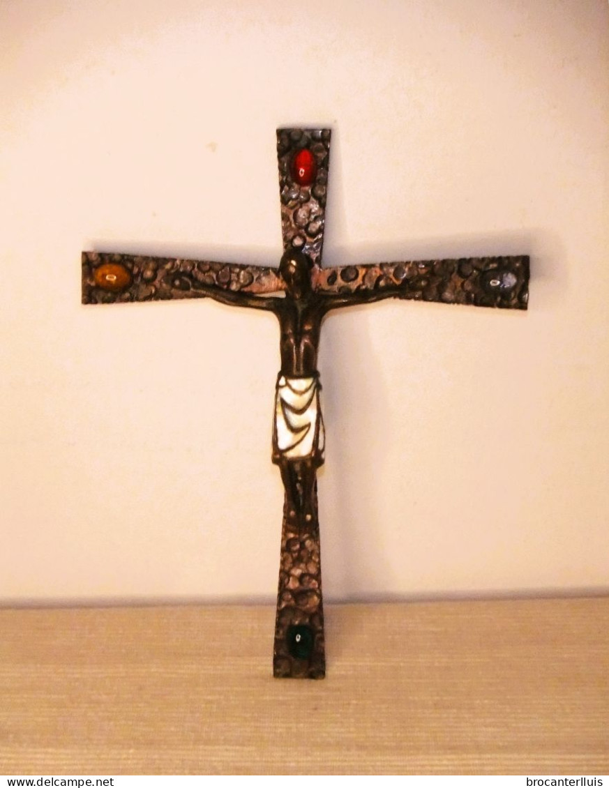 CRUCIFIJO DE HIERRO Y BRONCE ESMALTADO - Art Religieux