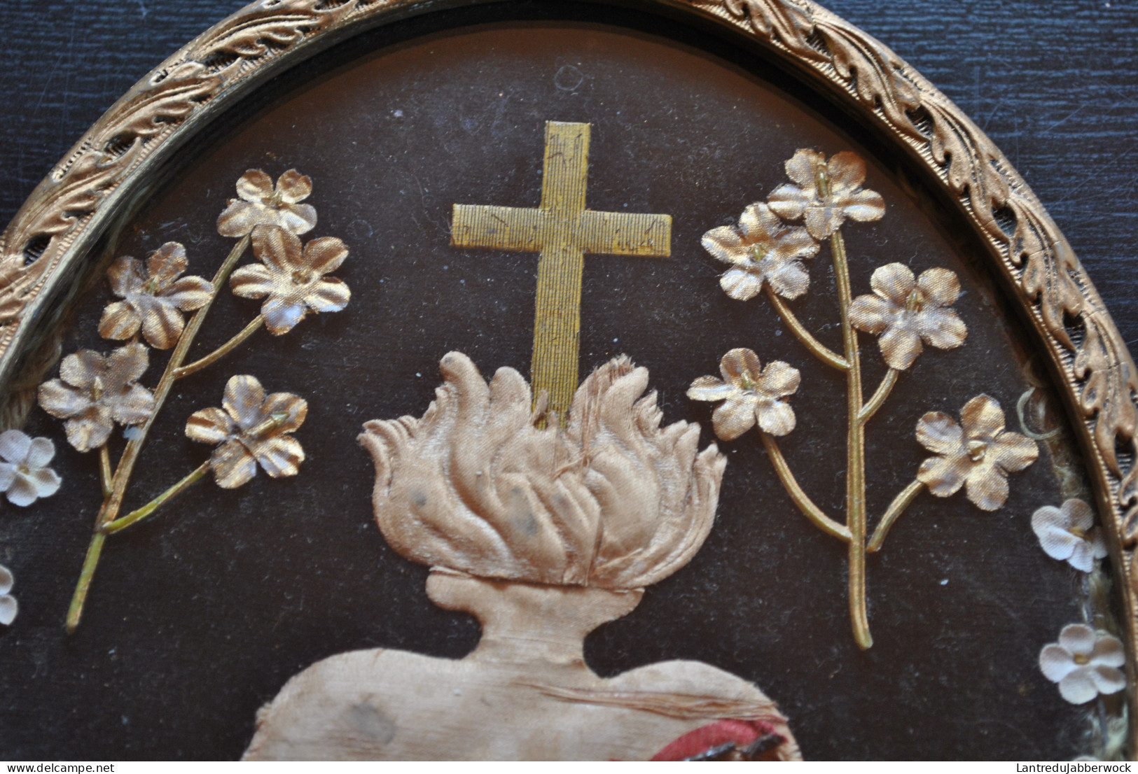 Ancien Cadre Broderie Fleurs En Tissu Coeur Couronné épine Arrête Le Coeur De Jésus Est Là Relique Reliquaire Ex Voto - Religion &  Esoterik