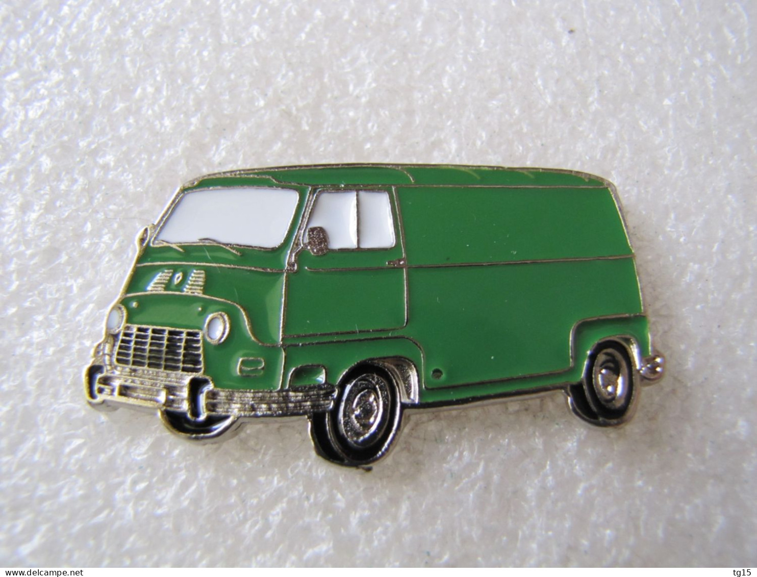 PIN'S   RENAULT  ESTAFETTE - Renault