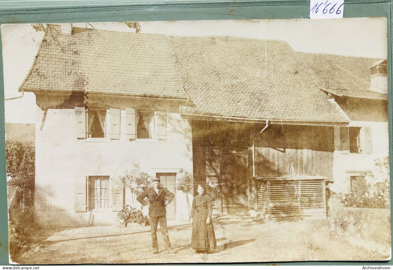 Villeneuve (Vaud) : Couple Devant Sa Ferme (16'666) - Villeneuve