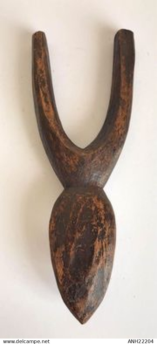 Ancien petit lance-pierres (H: 20,5 cm), Ethnie Baoulé, Côte d’Ivoire, 2ème moitié 20ème siècle