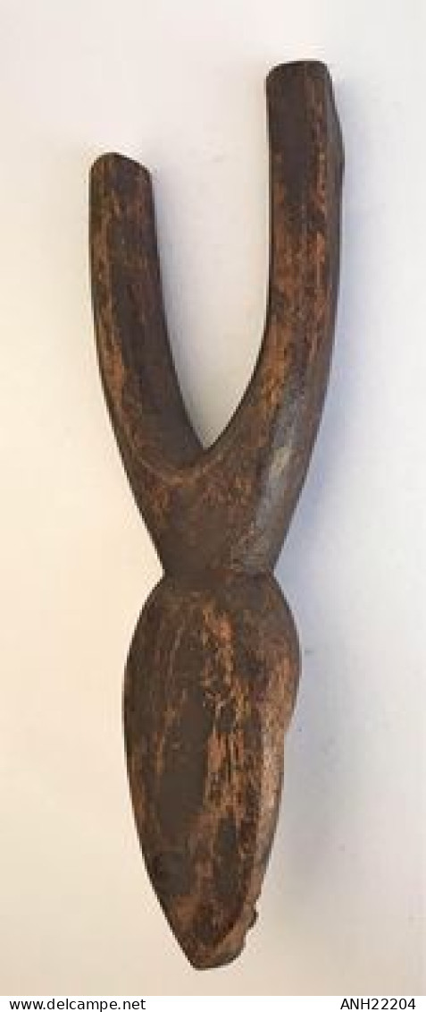 Ancien petit lance-pierres (H: 20,5 cm), Ethnie Baoulé, Côte d’Ivoire, 2ème moitié 20ème siècle