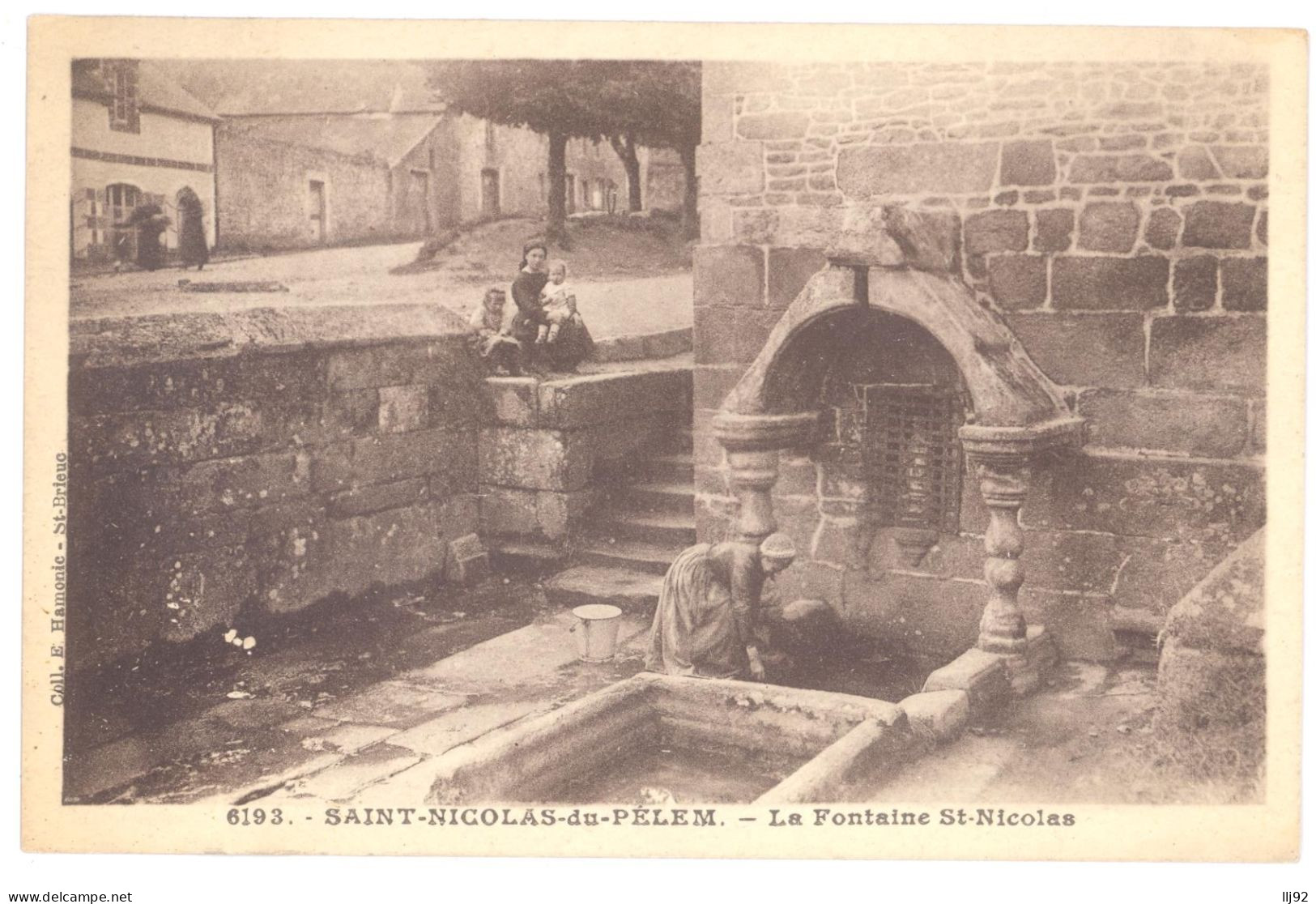 CPA 22 - SAINT NICOLAS DU PELEM (Côtes D'Armor) - 6193. La Fontaine St-Nicolas - Animée - Saint-Nicolas-du-Pélem