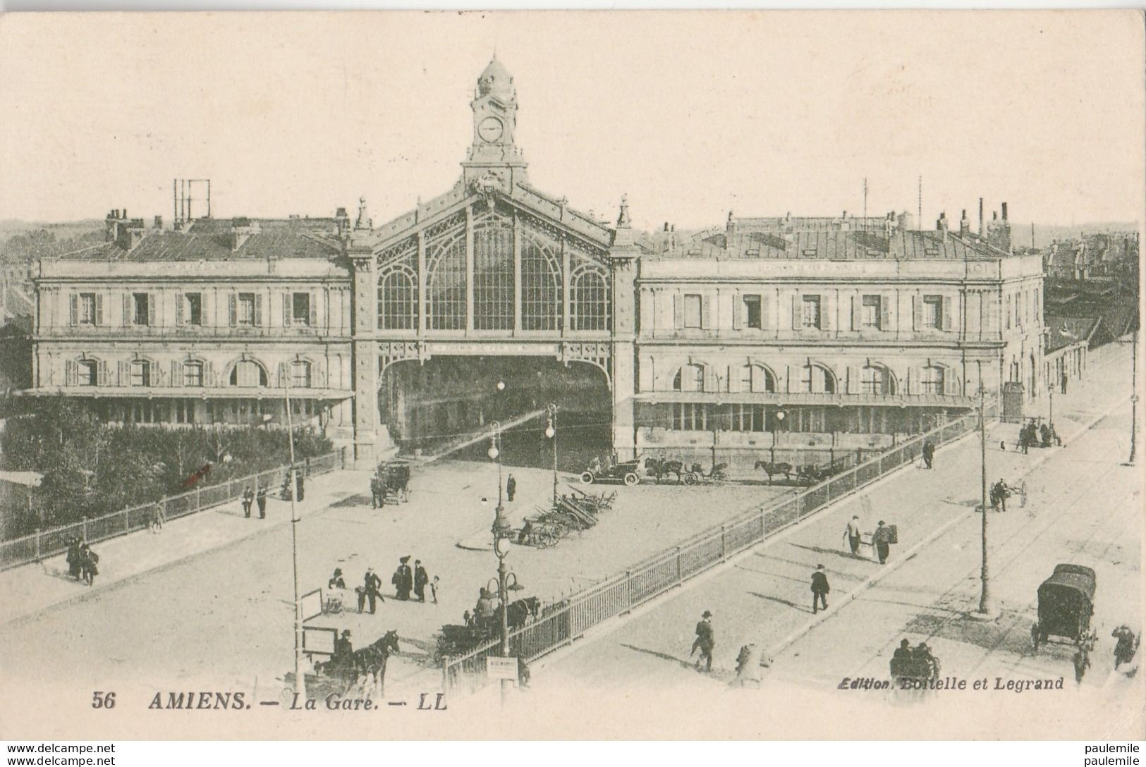CPA  80 SOMME   AMIENS   LA GARE ANIMEE    109 ECRITE EN 1925 - Stations Without Trains