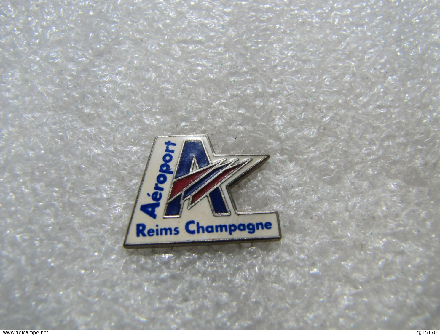 PIN'S    AÉROPORT  REIMS  CHAMPAGNE  Email Grand Feu - Luftfahrt