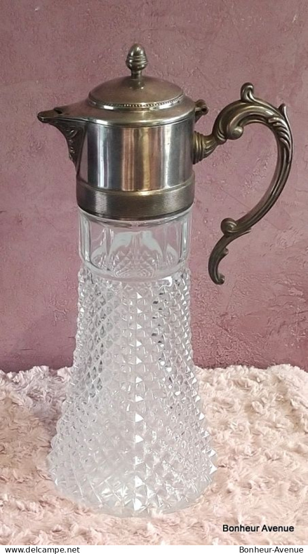 Sublime Aiguière Verseuse En Verre Taillé Et Monture En Métal Argenté -  Date De 1910 Environ - Glas & Kristall