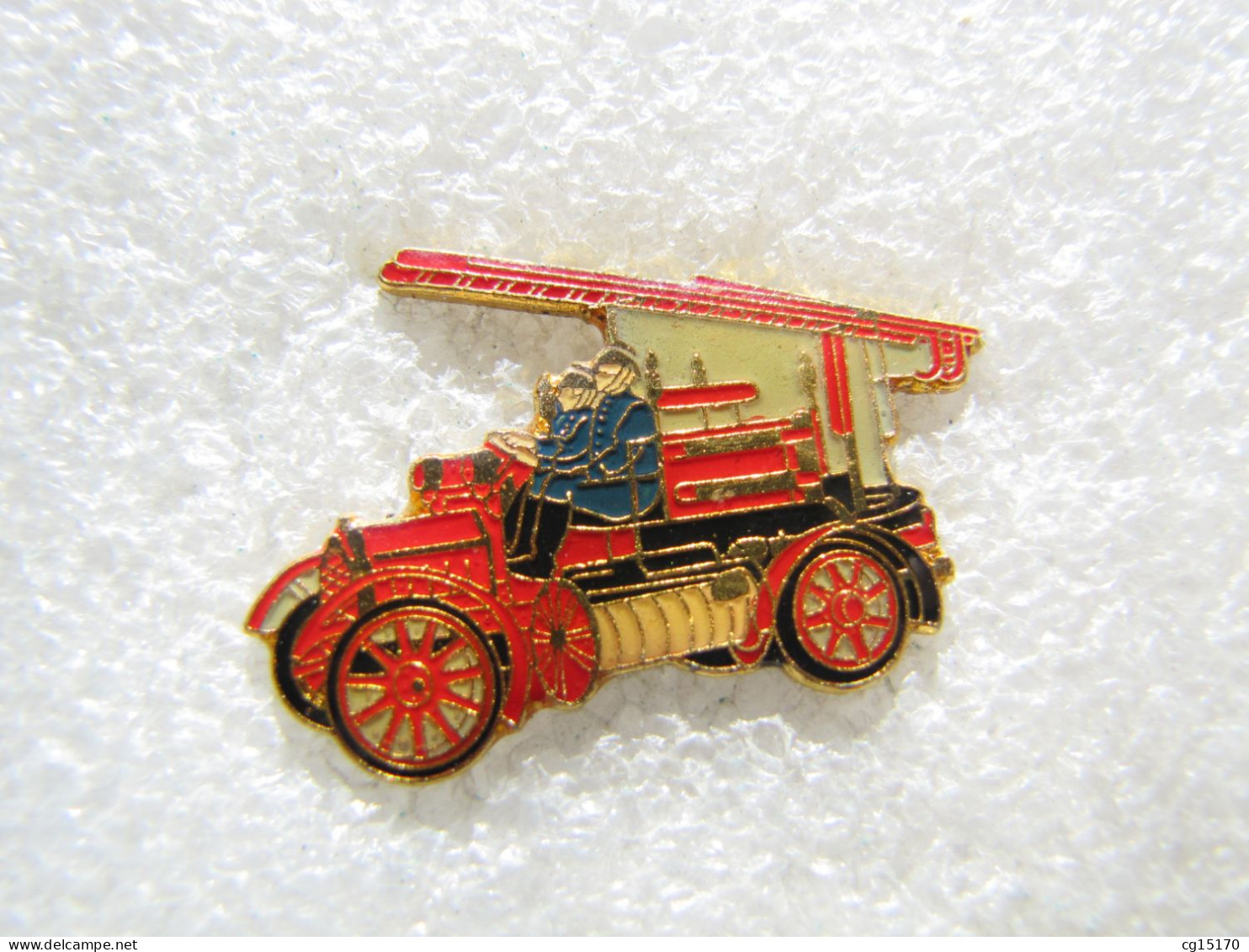 PIN'S      CAMION  POMPIERS - Firemen