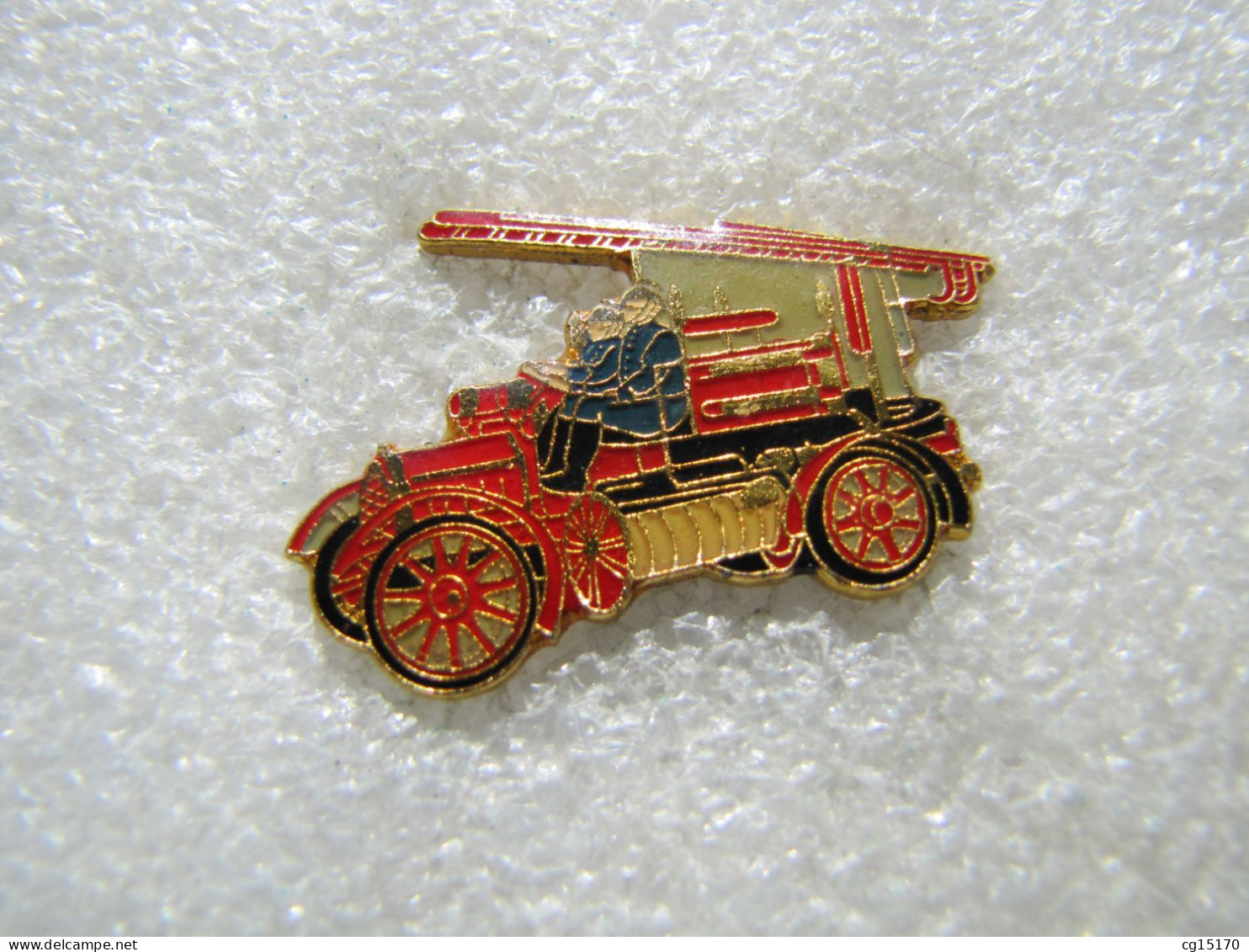 PIN'S      CAMION  POMPIERS - Firemen