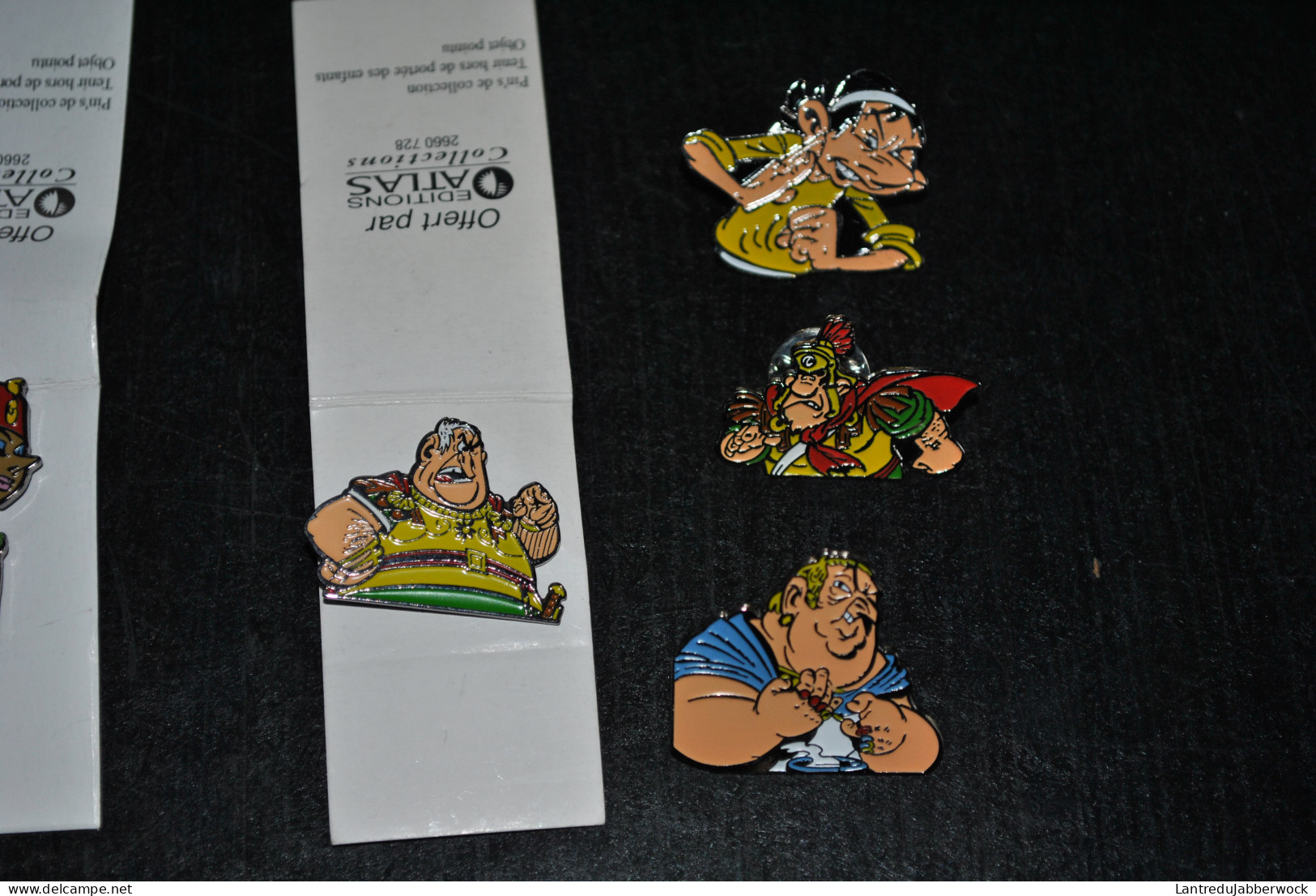 Gros Lot De 23 Pin's Astérix Uderzo Goscinny Ed. Atlas Panoramix Idéfix Cleopatre Falbala Agécanonix Abraracourcix Pins - Pin's