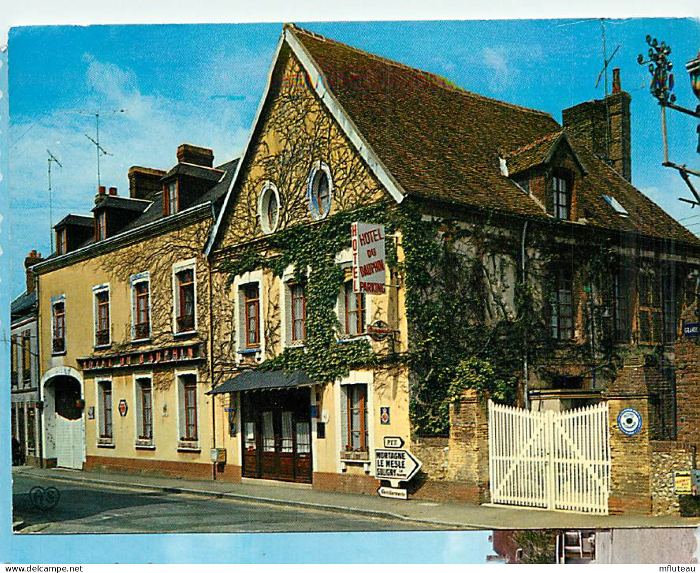 61* MOULINS LA MARCHE "dauphin"  CPM (10x15cm)                    MA65-0128 - Moulins La Marche