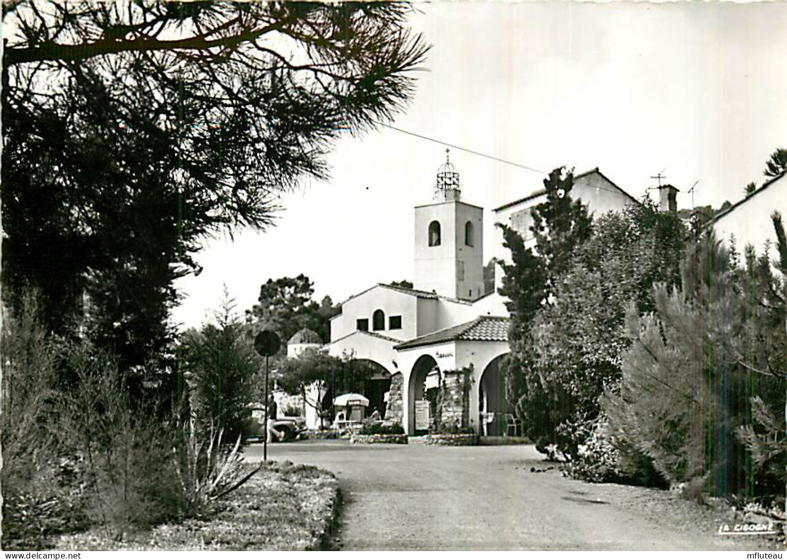 83* LES ISSAMBRES  Eglise  CPSM (10x15cm)             MA66-0505 - Les Issambres