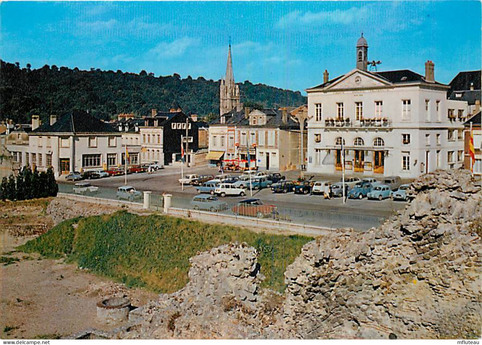 76* LILLEBONNE  Place Hotel De Ville  CPM (10x15cm)             MA66-0064 - Lillebonne