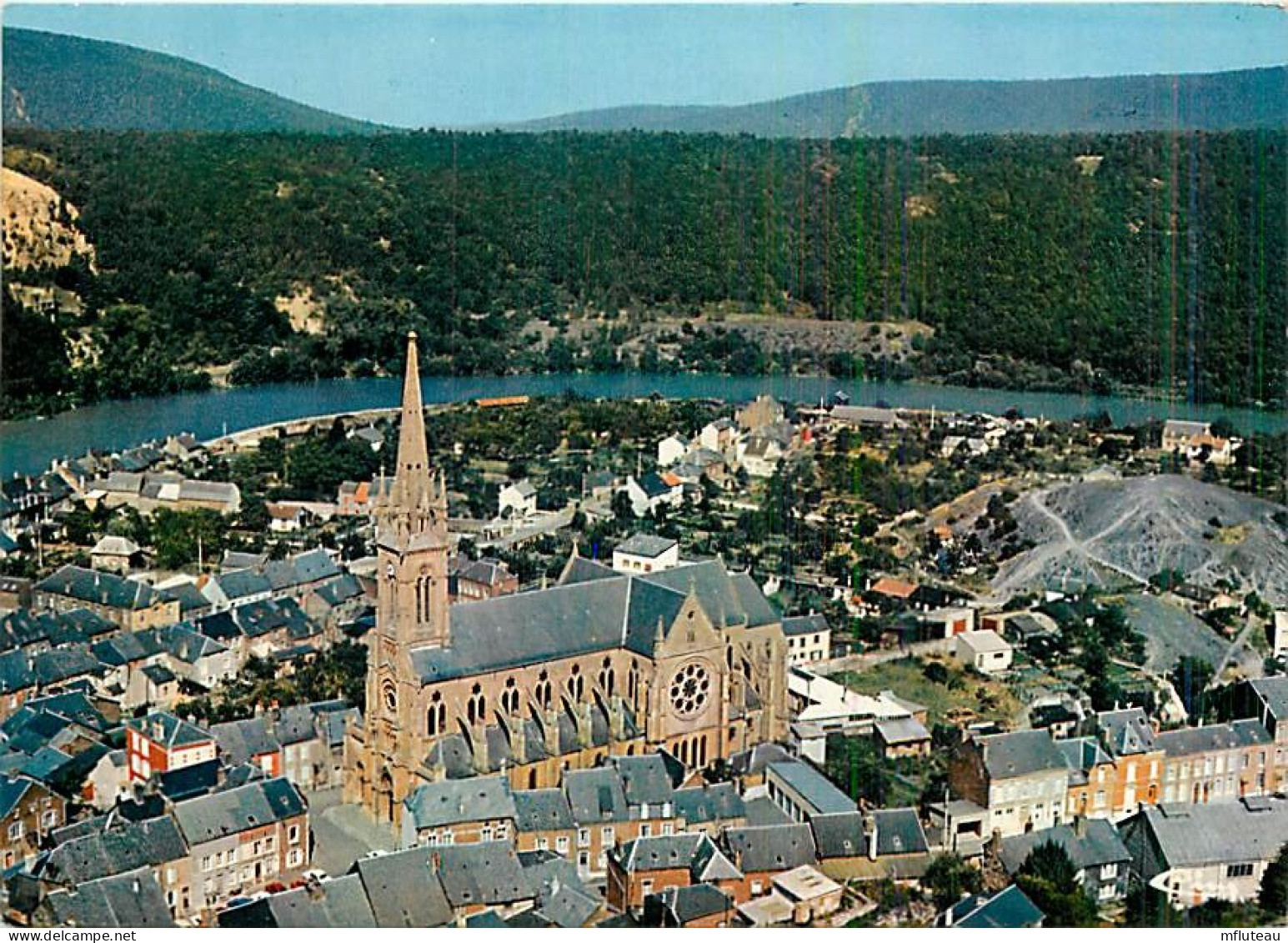 08* FUMAY  Eglise  CPM (10x15cm)         MA67-0692 - Fumay