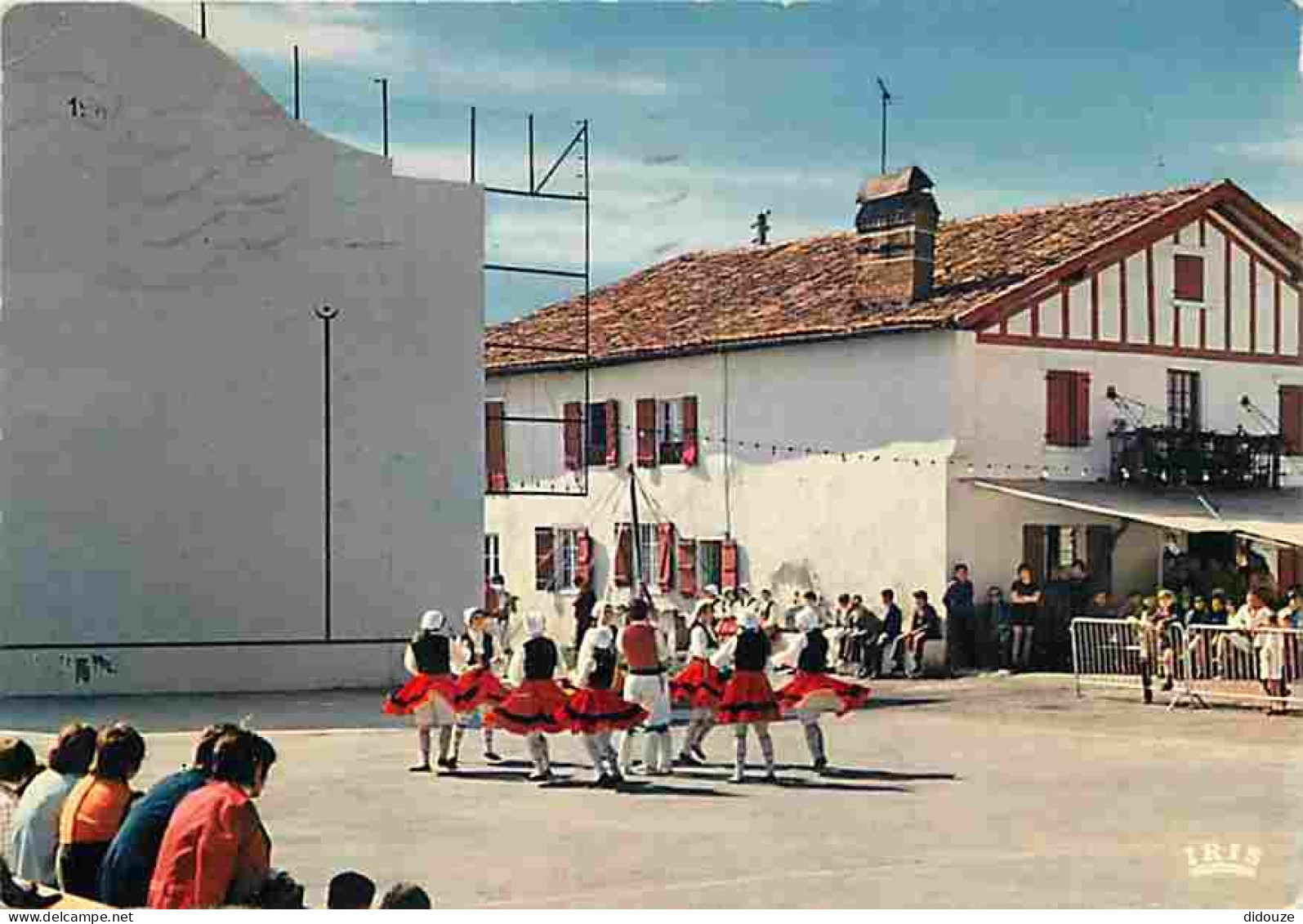 Folklore - Danses - Pays Basque - Groupe Folklorique Bitindarrak - Danse Des Rubans - Zinta Dantza - Voir Scans Recto Ve - Danses