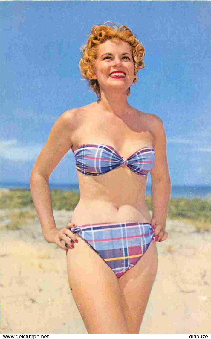 Thèmes - Pin-ups - Femme En Maillot De Bain - Baigneuse - CPSM Format CPA - Voir Scans Recto-Verso - Pin-Ups