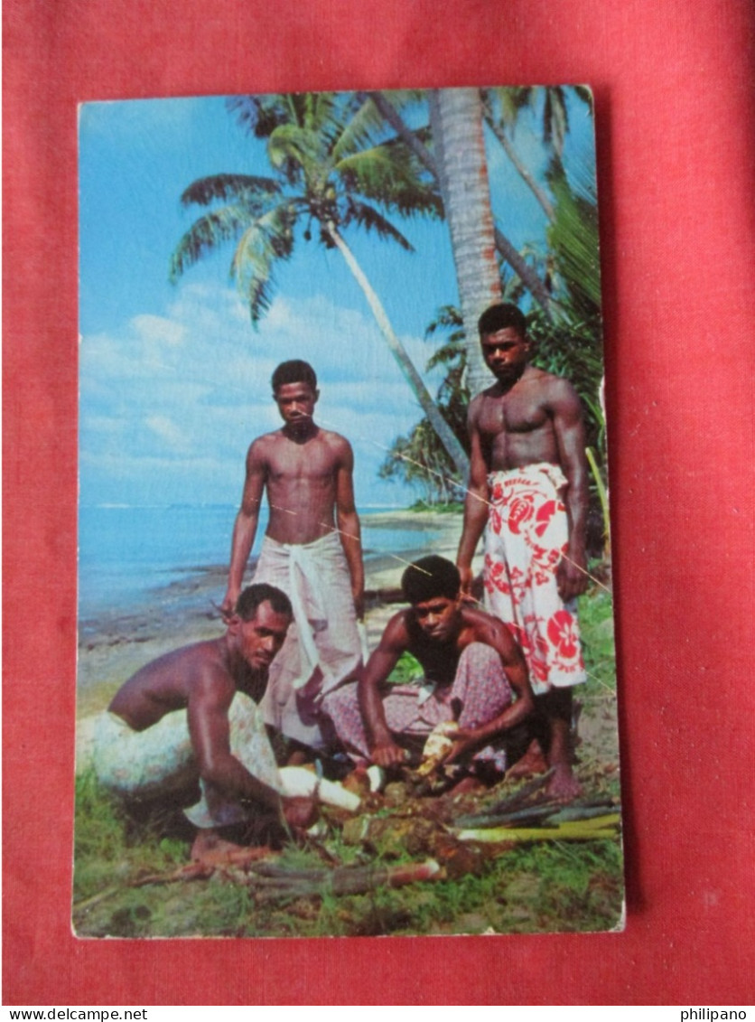 Fijians Preparing Meal Korolevu Fiji Beach Natives  Stain On Back.     Ref 6379 - Fidji