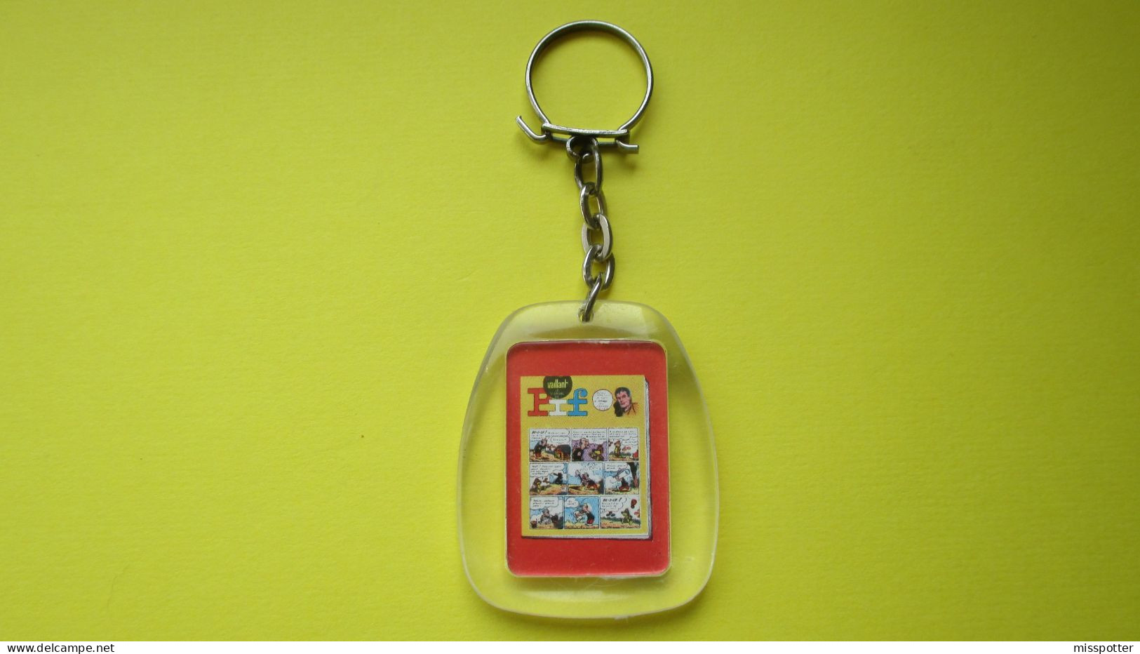 Porte Clé Vintage PIF LE CHIEN (allongé Avec Fleur) - Key-rings