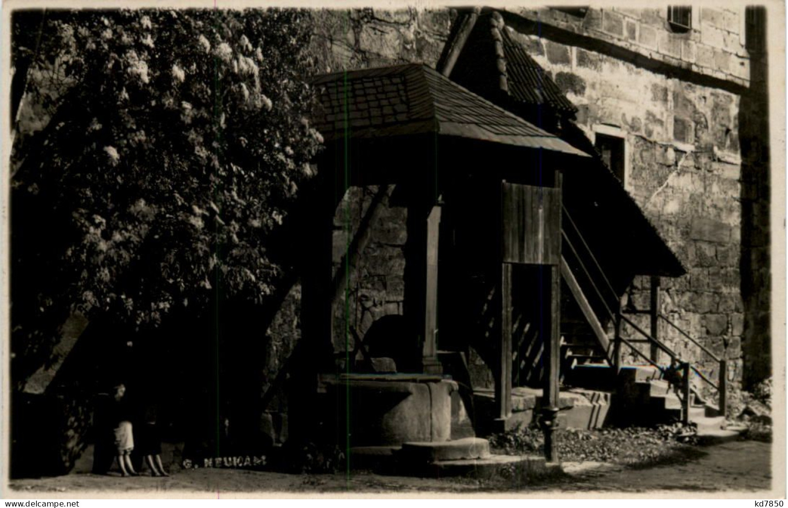 Kronach, Am Brunnen Im Schlosshof - Kronach