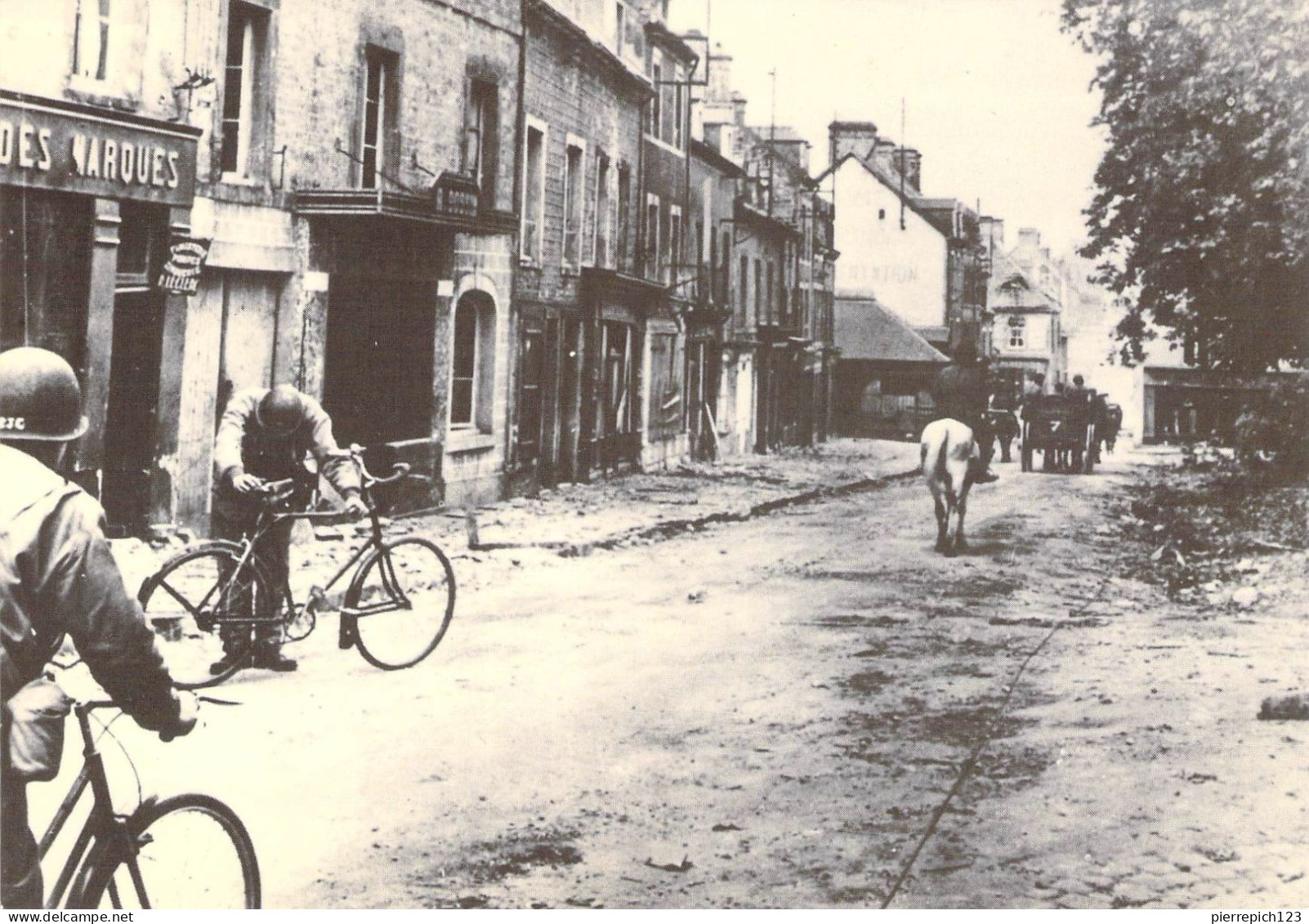 50 - Sainte Mère Eglise - La Rue Principale, Le 6 Juin 1944 - Sainte Mère Eglise