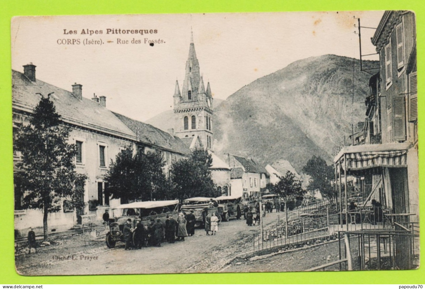 CPA  38 -- CORPS -- RUE DES FOSSES DEPART ANCIENS AUTOBUS - Corps