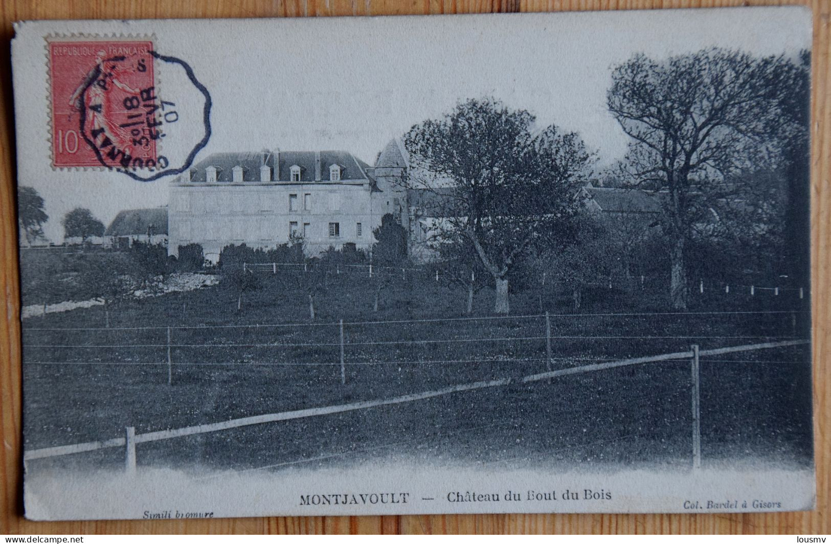 60 : Montjavoult - Château Du Bout Du Bois - Traces De Points De Colle Au Dos (angles) - (n°29004) - Montjavoult