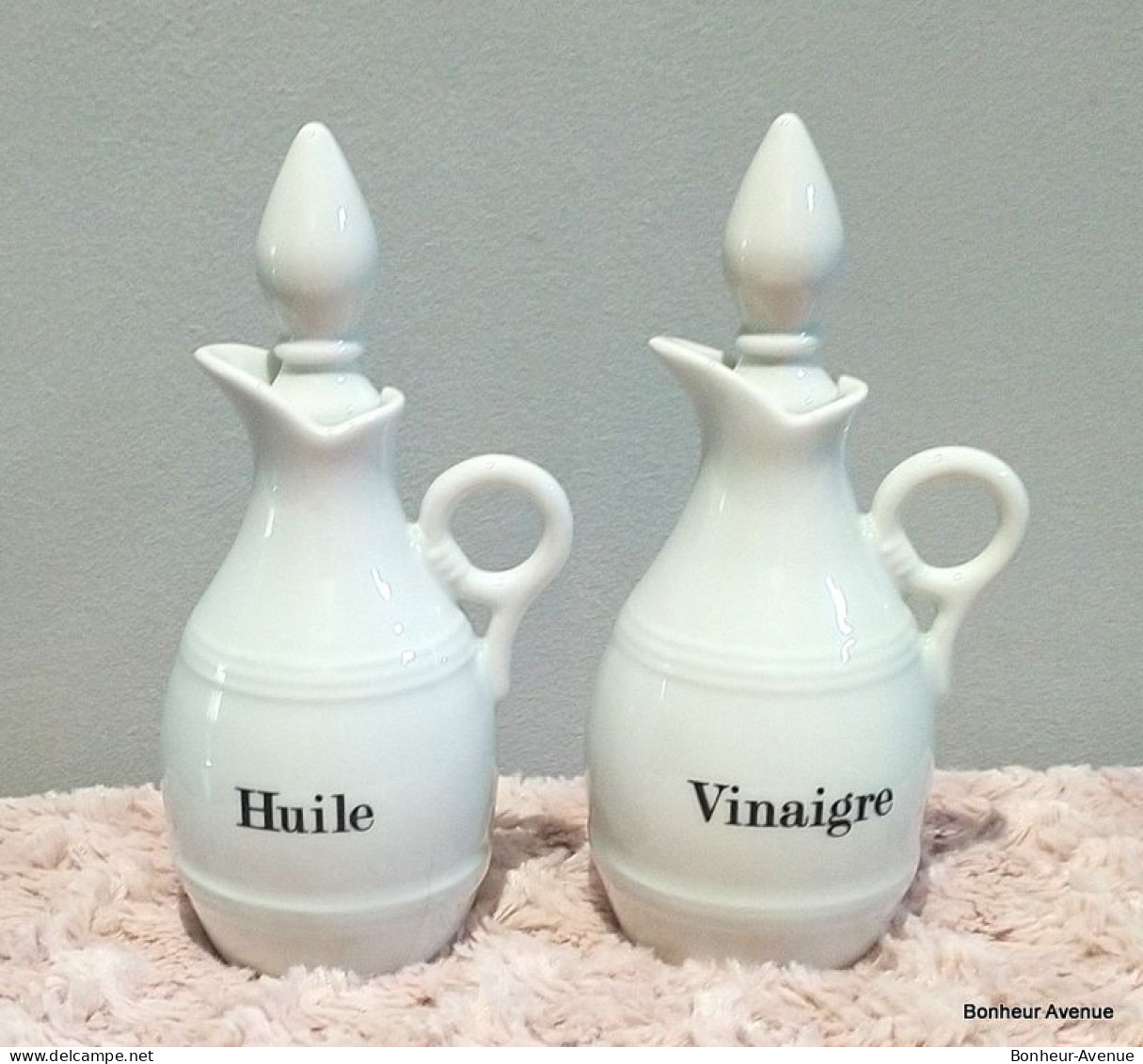 Ensemble De Deux Burettes Huile Et Vinaigre  PILLIVUYT En Porcelaine Blanche - Autres & Non Classés