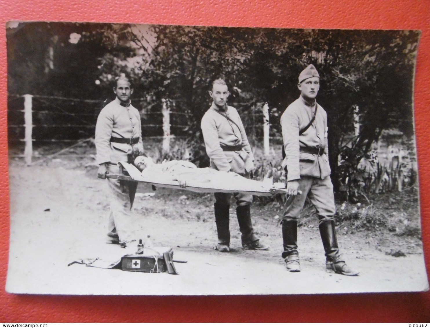 Carte Photo - Militaria - Guerre - Soldats Infirmiers - Bléssè - Brancard - Kasernen