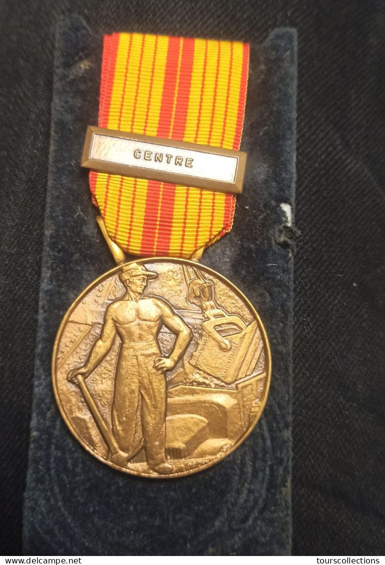 MEDAILLE D'Honneur Des TRAVAUX PUBLICS De FRANCE Décernée à Pierre LALAUGE En 1991 Région CENTRE  40 Mm - Cantonnier DDE - France