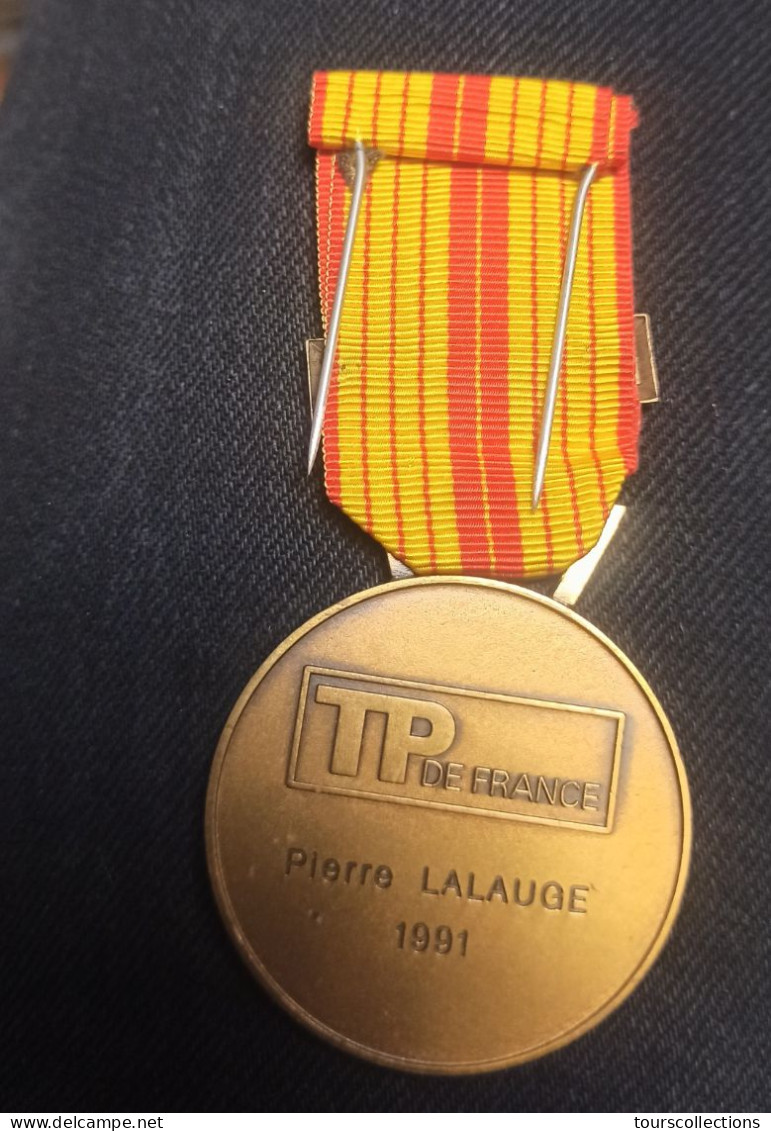 MEDAILLE D'Honneur Des TRAVAUX PUBLICS De FRANCE Décernée à Pierre LALAUGE En 1991 Région CENTRE  40 Mm - Cantonnier DDE - France