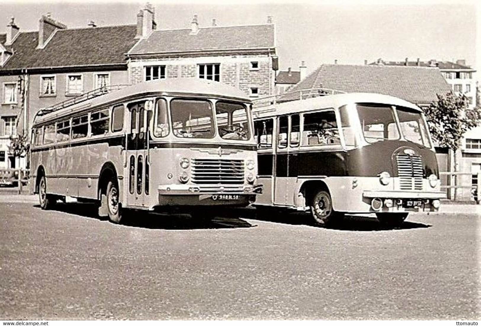 Renault Et Delahaye Autocars Au Gare Routier De Nevers  - 15x10cms PHOTO - Bus & Autocars